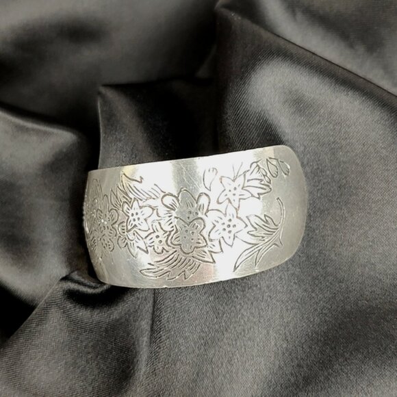 80s Leonard Pewter "Larkspur" Floral Etched  Cuff Bracelet Vintage 6 1/4" - Picture 2 of 7